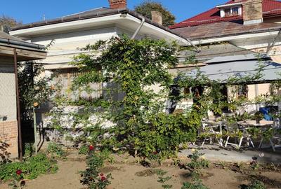 Casă cu 5 camere cu Teren 600 Mp în Central