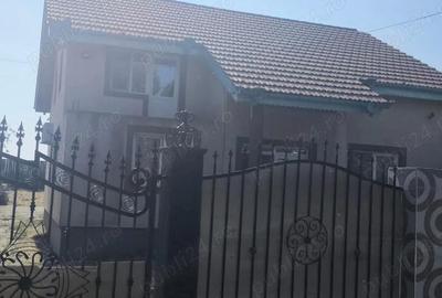 Casă cu 6 camere cu Teren 488 Mp în Central - 1