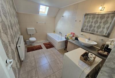 Casa 4 camere,2 băi,140 mp,  zona Centrală - 8