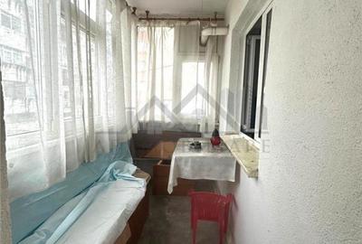 Apartament cu 4 camere decomandat în Nicolina - 2