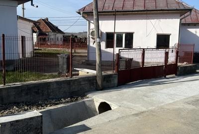 Casa -Spatiu comercial+teren-stradal - 2