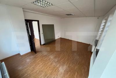 Spațiu comercial, de 586 mp, în Micro 11 - 17