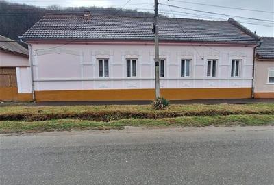 Casă individuală cu 4 camere cu Teren 1000 Mp în Est - 1