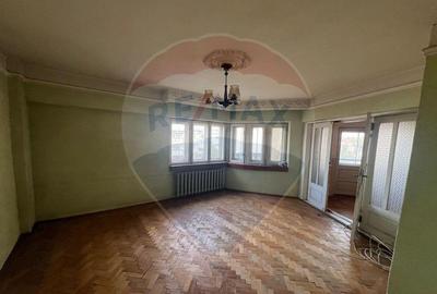 Apartament cu 4 camere decomandat în Central - 4