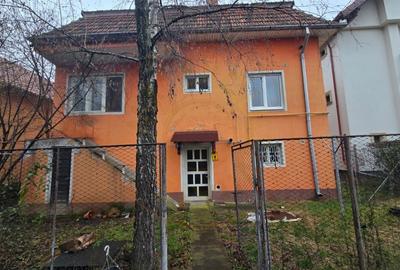 Casă individuală cu 6 camere cu Canalizare în Central - 4