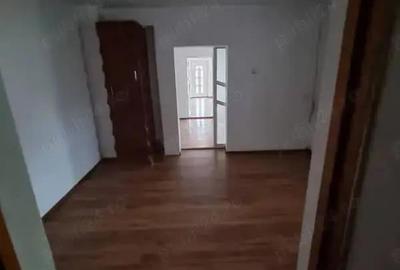 A 39 Proprietarul vinde in Buhu?i ,casa 3 camere la strada , - 6