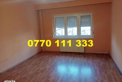 Apartament cu 2 camere decomandat în Calarași 4