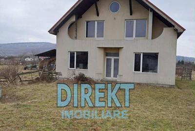 Casă cu 4 camere cu Teren 1500 Mp în Livezile