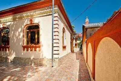 Casa P+1E si teren 370 mp, singur in curte - Piata Centrala - 30