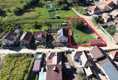 Teren de 842 mp, în Est - 16