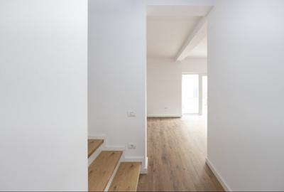 Despartit prin casa scarii! Zona buna! Asfalt! Toate utilitatile! - 7