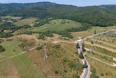 Teren de 4200 mp, în Vulcan