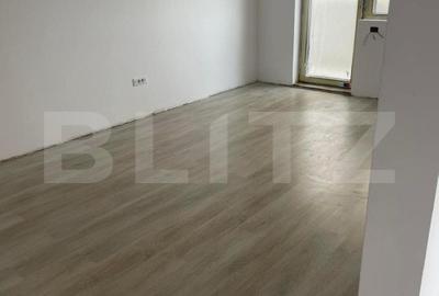 Apartament cu 3 camere decomandat în Est