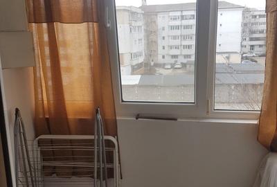 Apartament doua camere semidecomandat, etaj trei renovat bucatarie mare, mobilat - 12