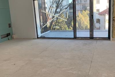 Apartament cu 4 camere decomandat în Herăstrău - 2