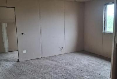 Casă cu 6 camere cu Teren 8000 Mp în Iratoșu - 1