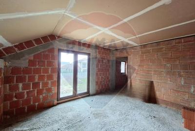 Casă cu 5 camere cu Teren 983 Mp în Vladimirescu - 8