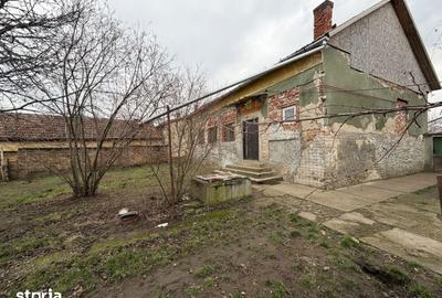 Casă cu 5 camere cu Teren 4319 Mp în Central - 4