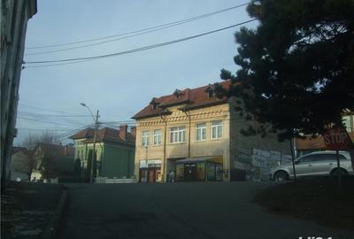 Casă cu 8 camere cu Teren 1046 Mp în Câmpulung Muscel - 1