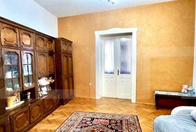 Spațiu comercial, de 210 mp, în Central - 14