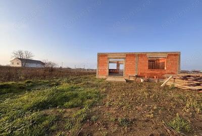 Casă cu Teren 560 Mp în Tărian