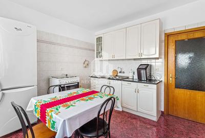 Casă cu 5 camere cu Teren 452 Mp în Km 4 - 6