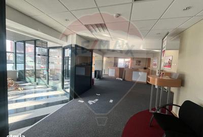 Spațiu comercial, de 4,500 mp, în Central - 18