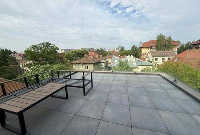 Apartament cu 4 camere, mobilat în Capitale