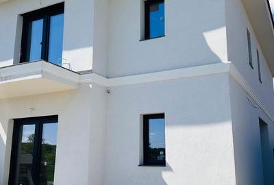 Casă cu 4 camere în Dumbrăvița