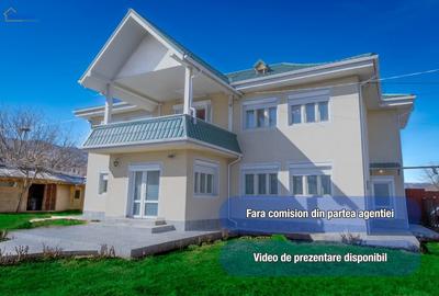 Casa cu etaj in Agas, eleganta clasica si mobila sculptata manual in lemn masiv