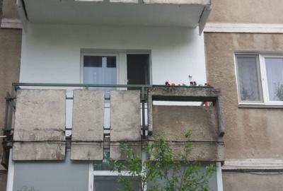 Apartament Etaj 1, 3 Camere, 2 Balcoane, langa Rapitest