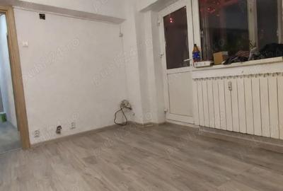 Apartament cu 3 camere semidecomandat în Apărătorii Patriei - 1