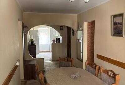 Apartament 4 camere, 2 bai, 2 balcoane etaj 1,Micro 17