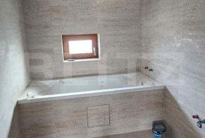 Casă cu 5 camere cu Teren 1000 Mp în Central