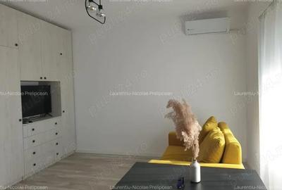 Garsonieră semidecomandată în Titan