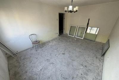 Apartament 3 camere zona Cet