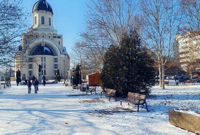 Parcul catedralei bacau - 1