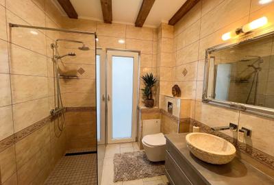 Apartament cu 4 camere decomandat în Central - 4