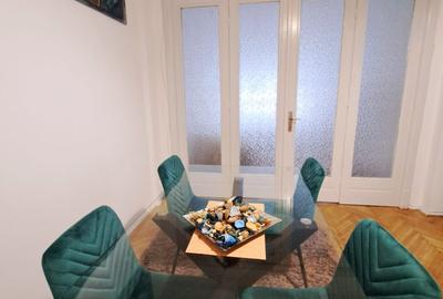 Apartament cu 5 camere semidecomandat în P-ța Romană