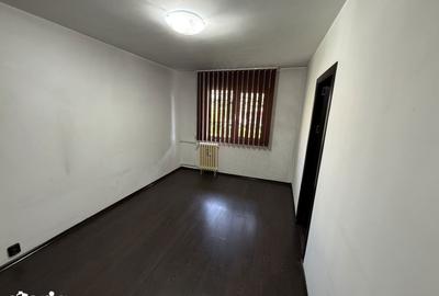 Apartament cu 2 camere semidecomandat în Km 4 - 1
