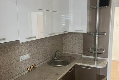 Garsonieră decomandată în Tineretului