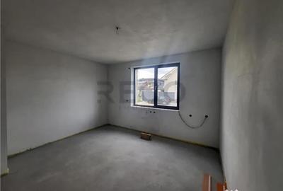 Casă cu 3 camere cu Teren 440 Mp în Central - 1