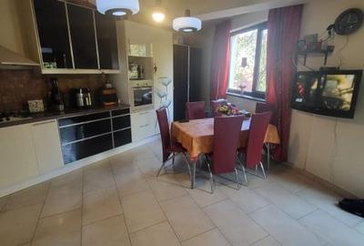 Casă individuală cu 8 camere cu Canalizare în Central - 6