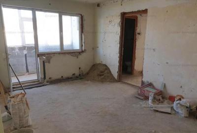 Apartament cu 3 camere semidecomandat în Viziru 1