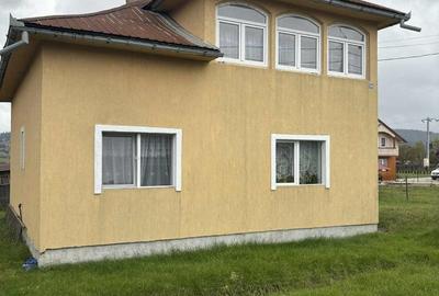 Casă cu 2 camere în Poiana Stampei