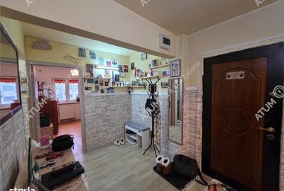 Apartament cu 3 camere decomandat în Cristian - 1