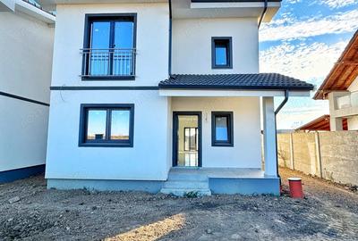 Casă cu 3 camere în Moșnița Veche