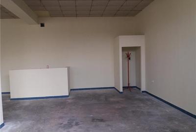 Spațiu comercial, de 80 mp, în Central - 4