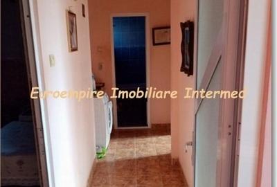 Apartament 3 camere decomandate Constanta zona KM 4-5 - 6