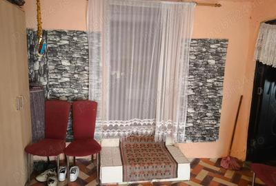 Casă cu 3 camere cu Teren 2700 Mp în Vălcani - 1